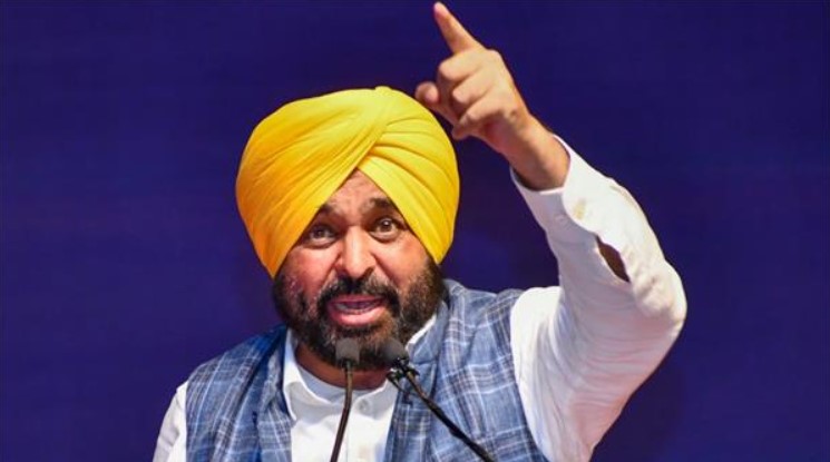 ‘ਆਪ’ ਦੇ ਸਾਬਕਾ ਮੰਤਰੀ ਦੇ ਘਰ ’ਤੇ ਰੇਡ, CM ਮਾਨ ਨੇ ਕੇਂਦਰ ਸਰਕਾਰ ਨੂੰ ਘੇਰਿਆ…
